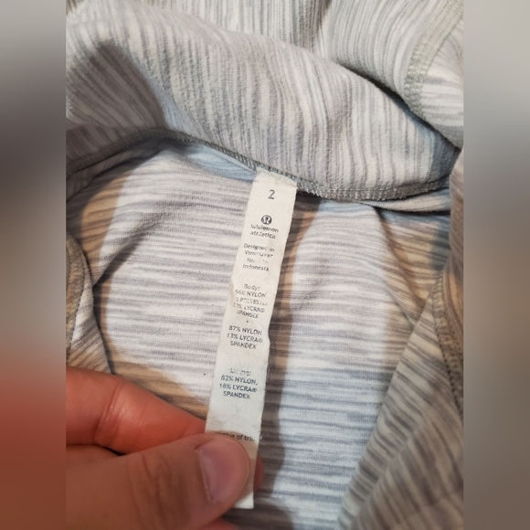 Lululemon Stride zip hooded jacket. Striped. Heathered grey and white. Size 2. - Picture 6 of 16